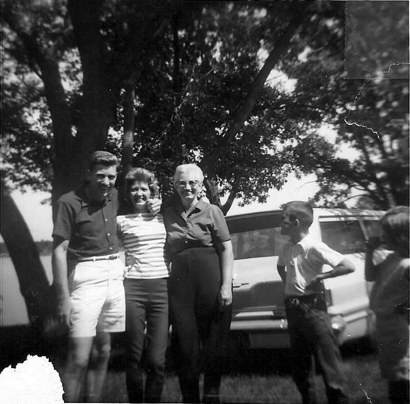 1962 - Larry, Carole, Mother.jpg
